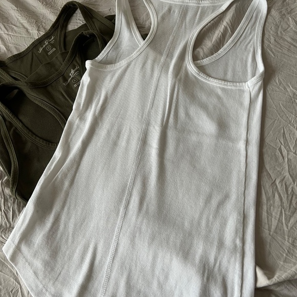 Universal Thread tanks - Picture 3 of 3